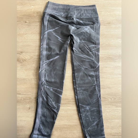 LULULEMON Stone Wash Graphite Gray Ebb To Street Tight Leggings SZ 8 - Picture 6 of 9
